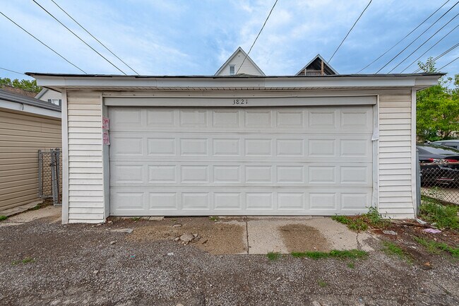 Building Photo - 3821 N Whipple St