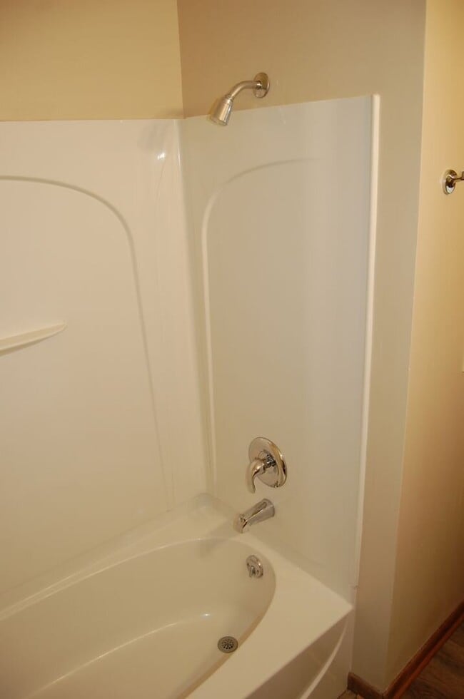 Building Photo - Well Maintained in Arnold Heights!