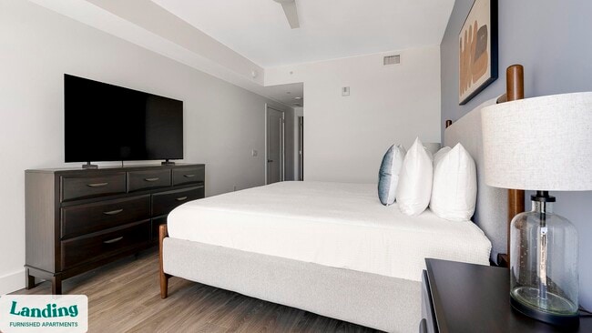 Building Photo - 1950 Mayfair St