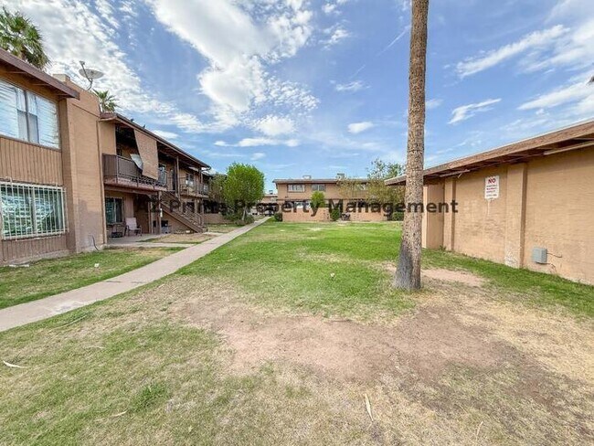 Building Photo - 2415 W Hazelwood St
