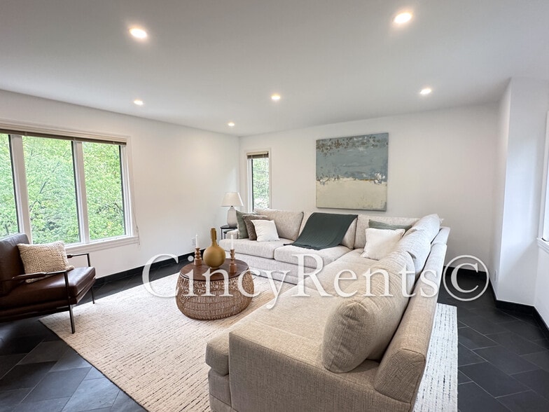 Building Photo - 7716 Creekwood Ln