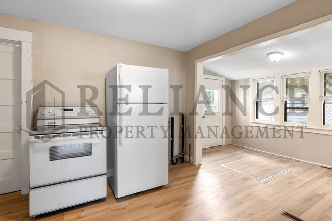 Building Photo - 1934 N Burns Ave