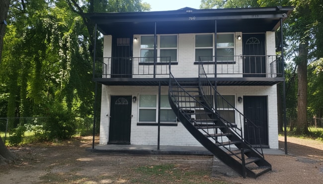 Primary Photo - 760 Richmond Ave