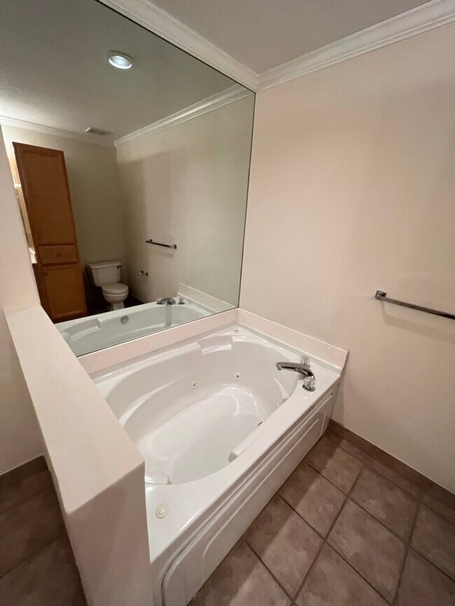 Building Photo - Townhome For Rent In Vestavia Hills!!! Ava...