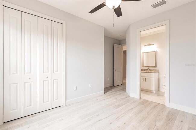 Building Photo - 236 Long Meadow Ln S