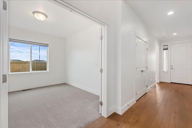 Building Photo - 4 Bedroom, 2 Bath home in Beautiful Meridian with SO MANY upgrades and perks throughout!  You don...