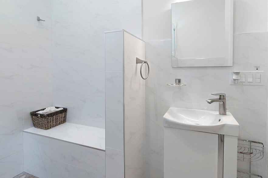 Step-in Shower Seating and Vanity - 73 Summerfield St