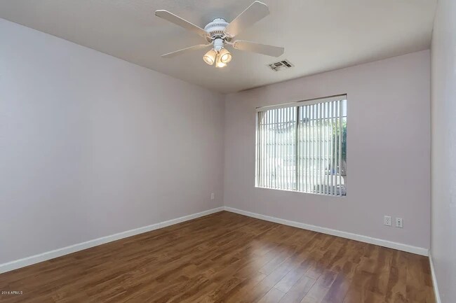 Building Photo - 10864 E Clovis Ave