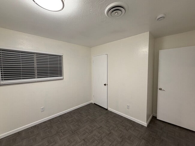 Building Photo - Move in ready 3 Bd 2BA home in upper NE Bakersfield