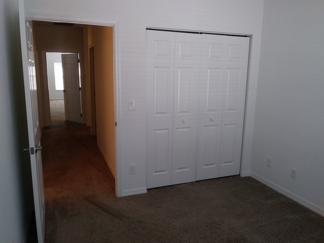 Building Photo - 3/2 Townhouse Hidden Palms