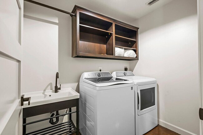 Building Photo - 1219 Sisterdale Rd