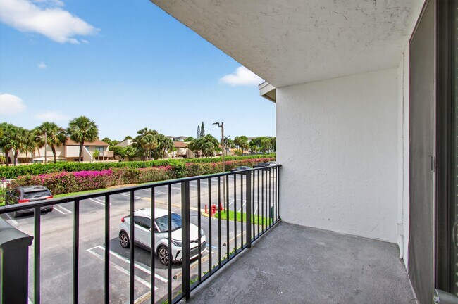 Building Photo - 708 Executive Center Dr