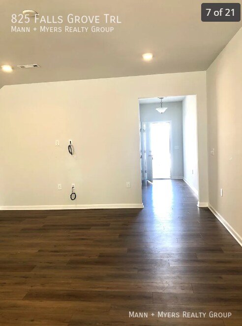 Building Photo - 825 Falls Grove Trl