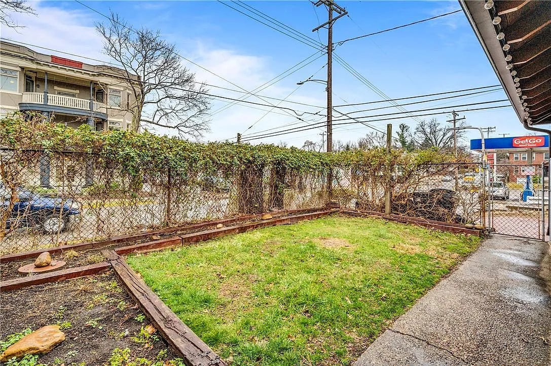 Building Photo - 1046 E End Ave