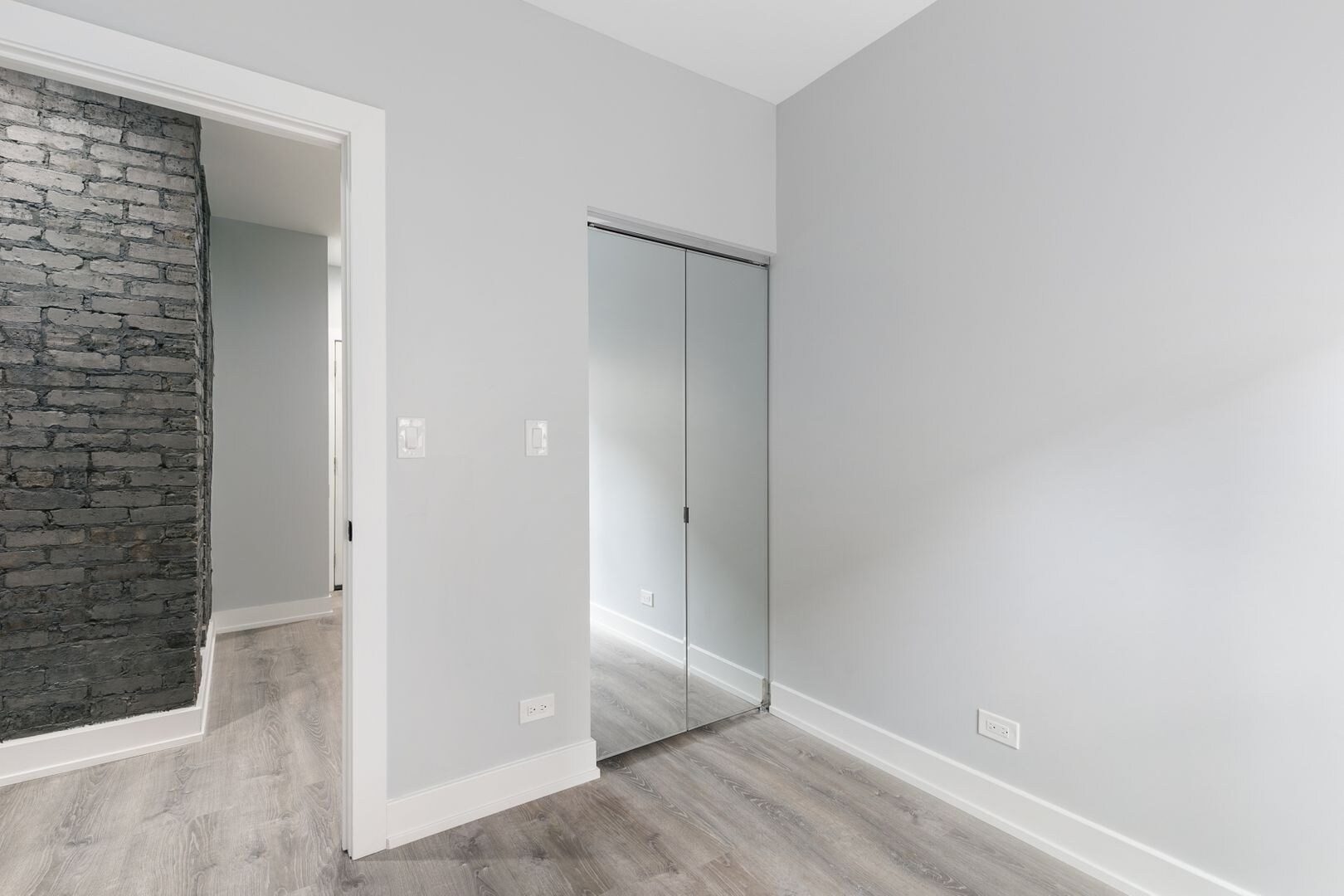 Building Photo - 7740 N Eastlake Ter