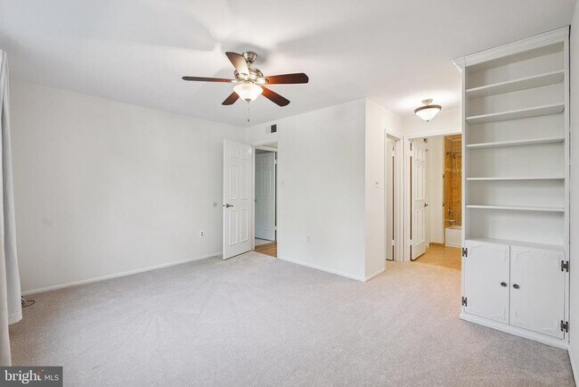 Building Photo - 7735 Inversham Dr