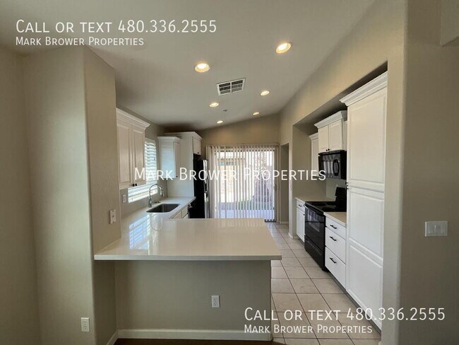 Building Photo - 2751 E Bart St