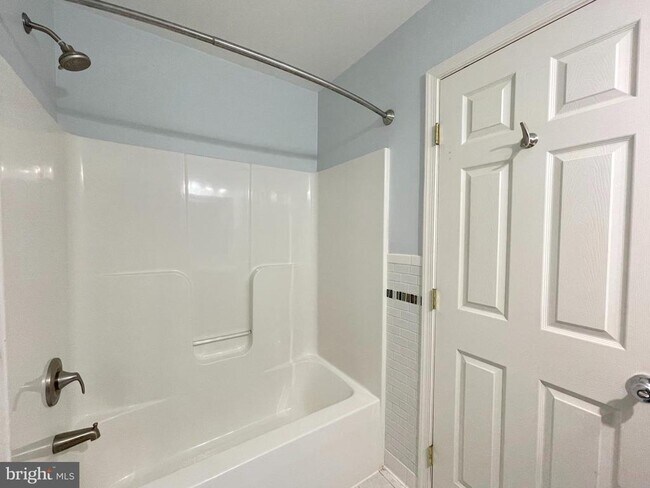 Building Photo - 20871 Freedom Run Dr