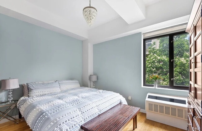 Building Photo - Comfortable Living in a Desirable Area