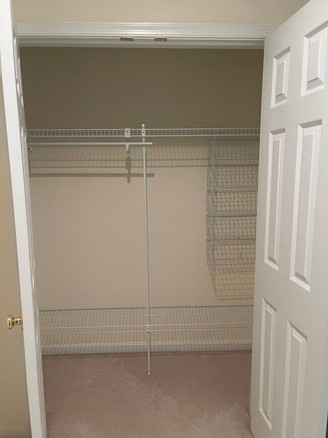 Closet - 8773 Lords View Loop