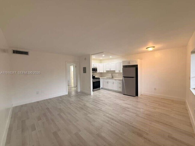 Building Photo - 1280 W 54th St