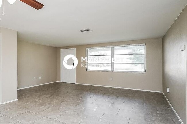 Building Photo - 2 Bedroom Pet-Friendly Home in Port Richey...