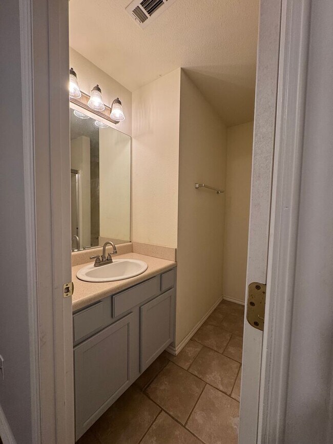 Building Photo - ***1582 Willowbrook Dr***