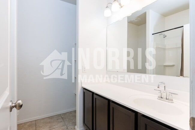 Building Photo - Low Maintenance Home Centrally Located