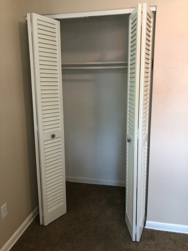 Building Photo - 3 Bed 1 Bath Home | Pet Friendly | Carport...