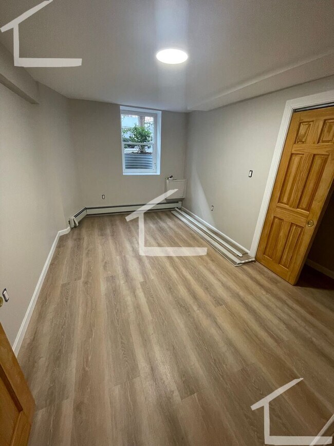 Building Photo - 9/1 Newly renovated 4BR/2BA near Coolidge, BU, Longwood