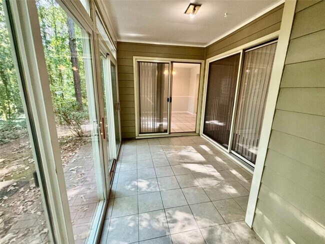 Building Photo - 57 Doranne Ct