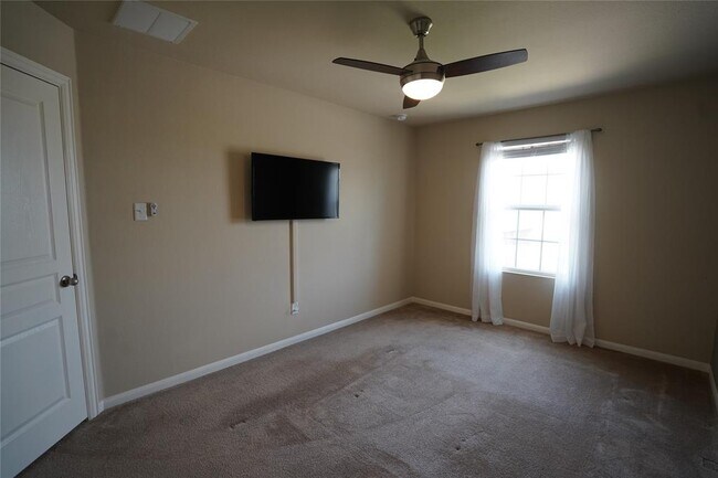 Building Photo - 3221 Pearlman Dr