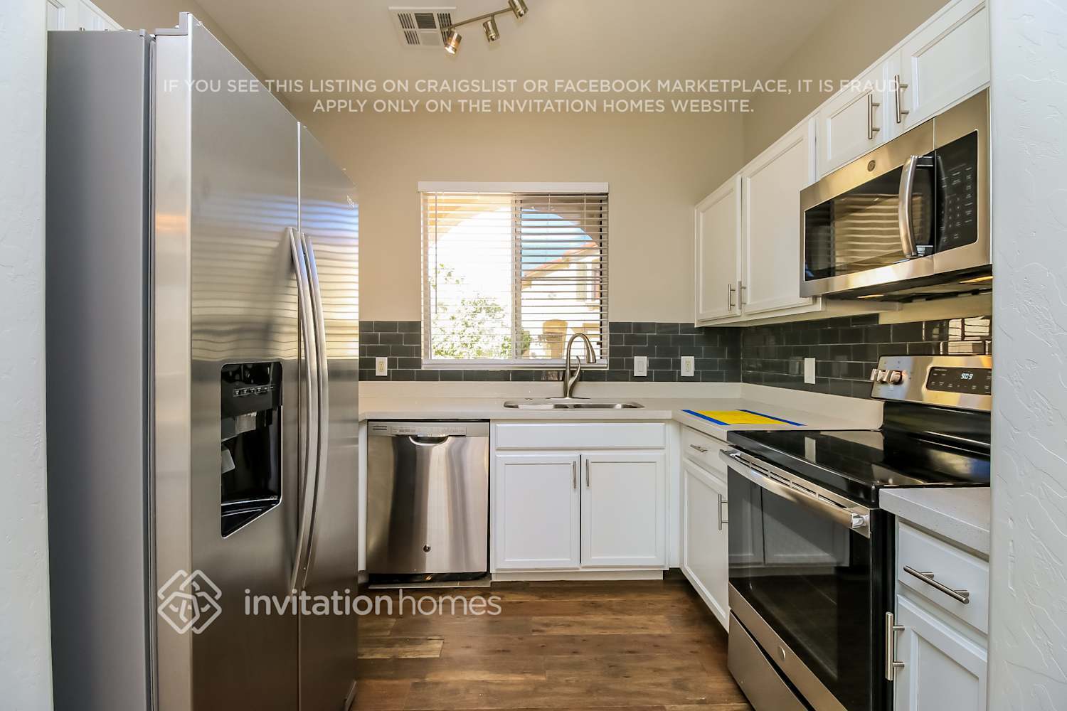 Building Photo - 686 E Colt Ct