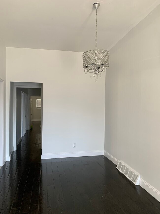 Dining room - 143 Juniper Rd