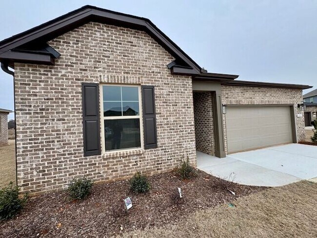 Building Photo - MOVE IN SPECIAL-3 bedroom with study/flex/office/keeping room