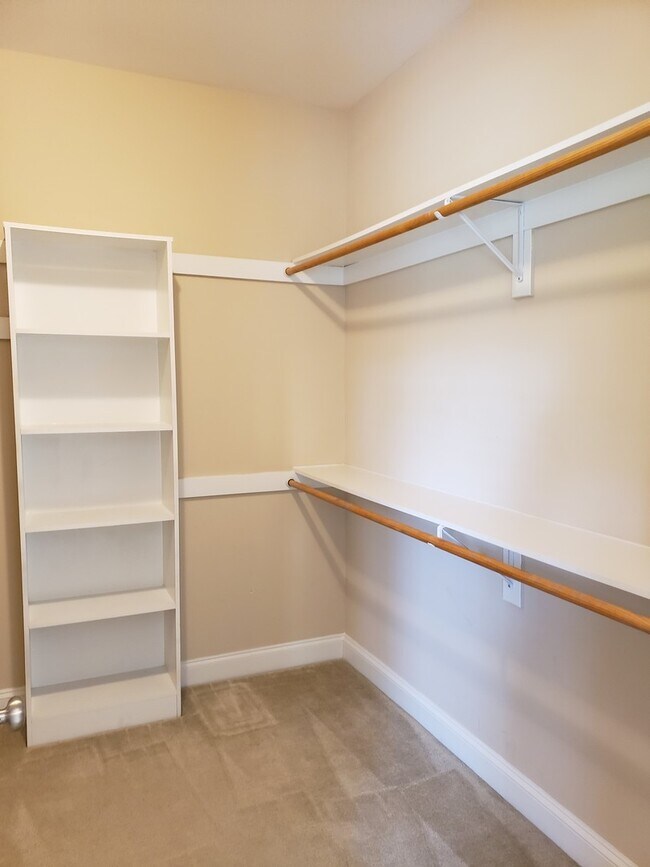 Building Photo - Dazzling 3 Bedroom Home with Bonus Room, Fenced Backyard! Located in Cooper Farms!