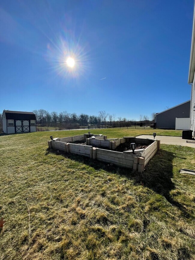 Building Photo - Beautiful 4 Bedroom Single Family Home - Harrison School District