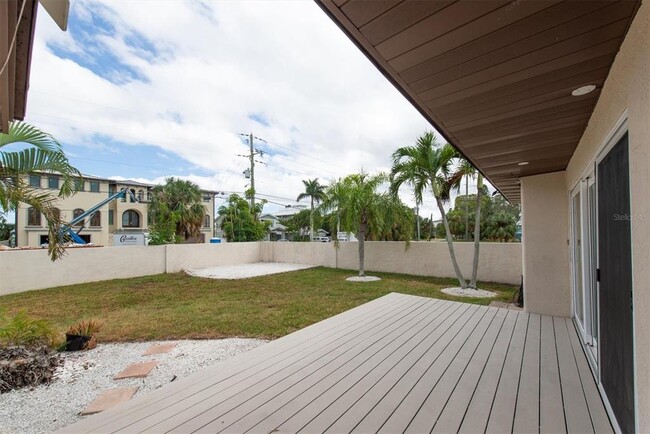 Building Photo - 907 Narcissus Ave