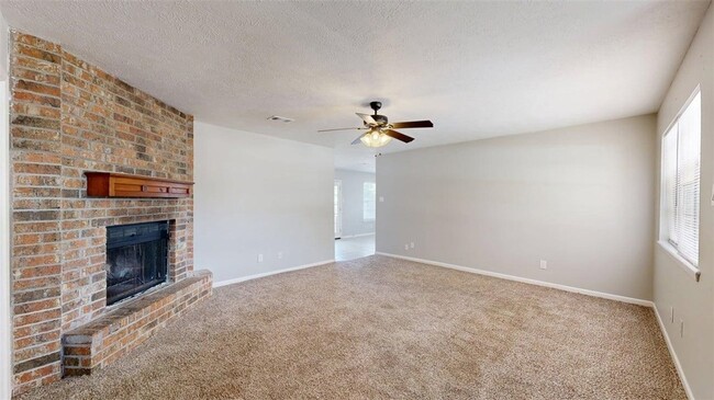 Building Photo - 1107 Braeswood Dr