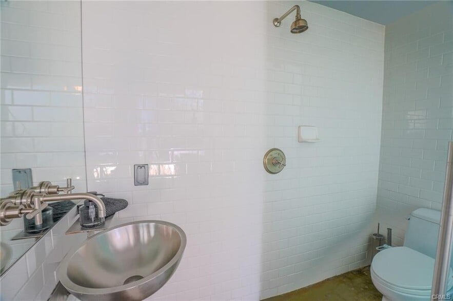 Building Photo - 1011 N Orange Grove Ave