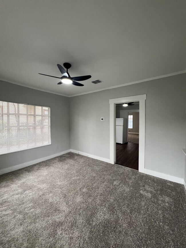 Building Photo - 126-126 Wiggins Pl