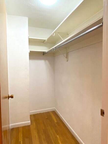 Building Photo - 40 Williams St