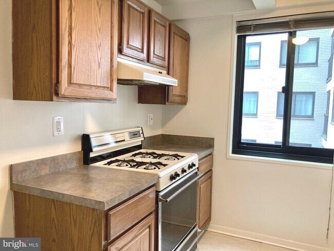 Building Photo - 1601 18th St NW