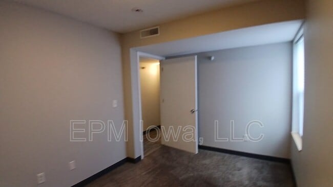 Building Photo - 60 Miller Ave SW