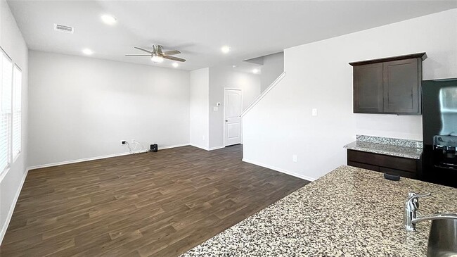 Building Photo - 112 Skipping Stone Ln