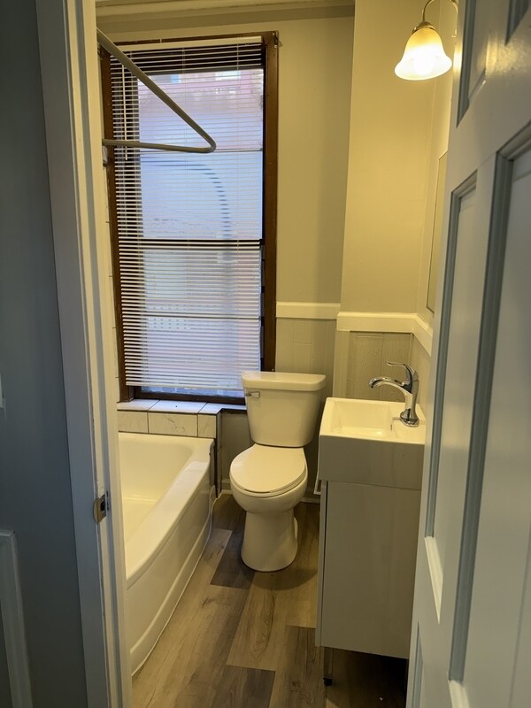 Building Photo - 310 1/2 Western Ave.