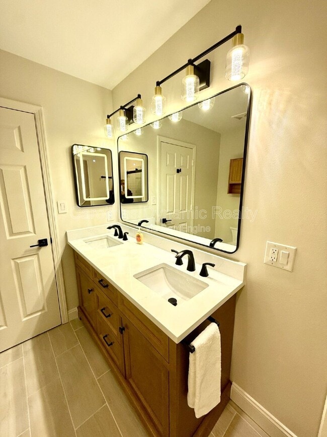 Building Photo - 8811 Roseton Ln