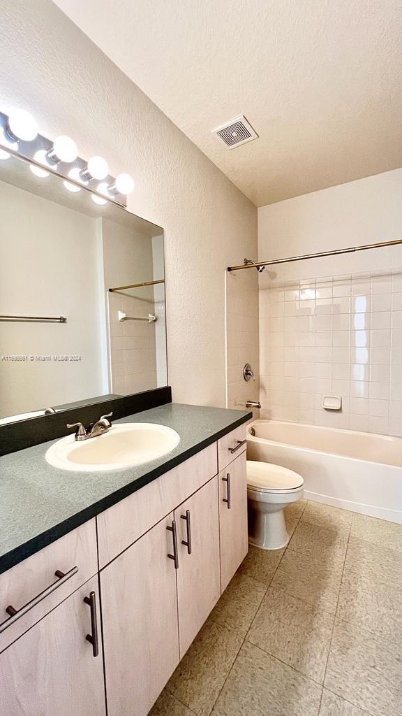 Building Photo - 126 SW Peacock Blvd