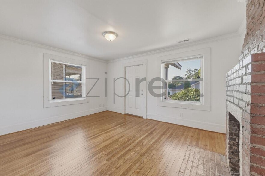 Building Photo - Unit Apt B