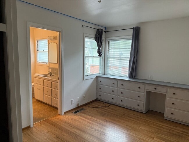 Building Photo - Charming 2-Bedroom Auburn Home with Beautiful Covered Patio!